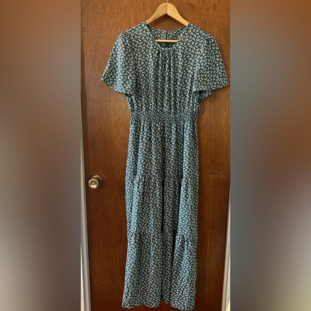 lightweight floral maxi dress with shirred waist, L